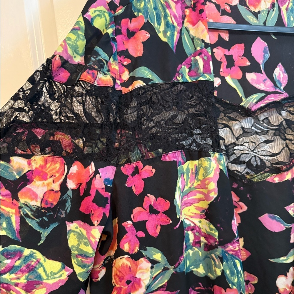 Floral Kimono with Lace Trim - Picture 10 of 12